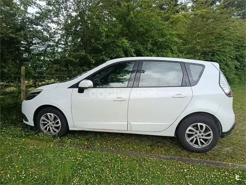 Usado Renault Scénic III Dynamique 130 CV (95 kW) 2012 Blanco Monovolumen