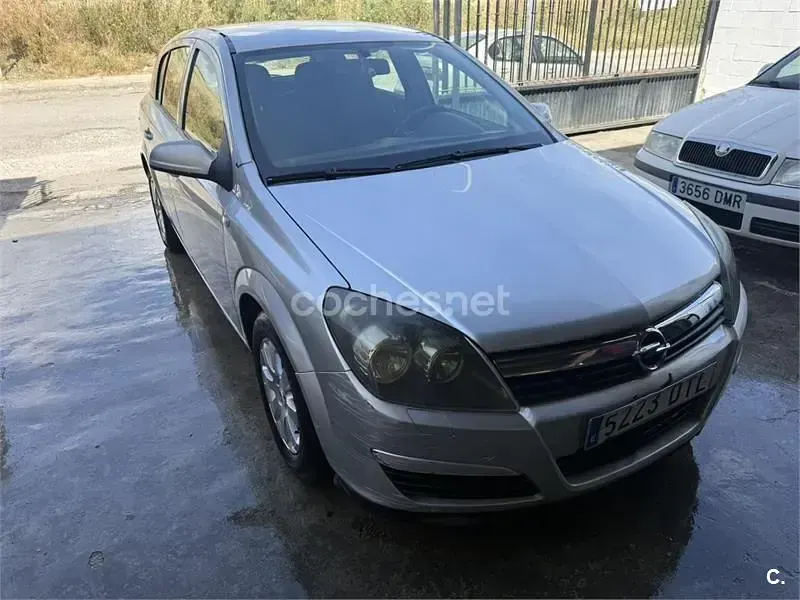 Usado Opel Astra Enjoy 90 CV (66 kW) 2005 Gris / plata Berlina