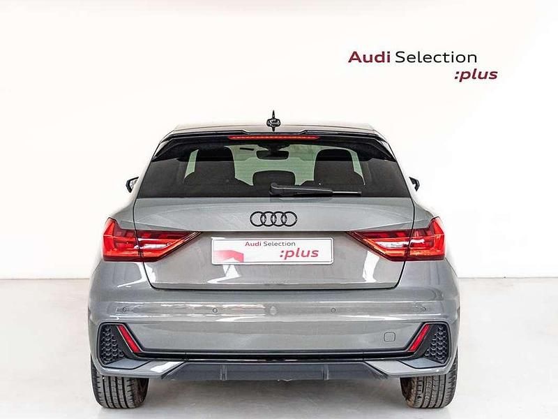 Usado Audi A1 Sportback 116 CV (85 kW) 2025 Gris Utilitario
