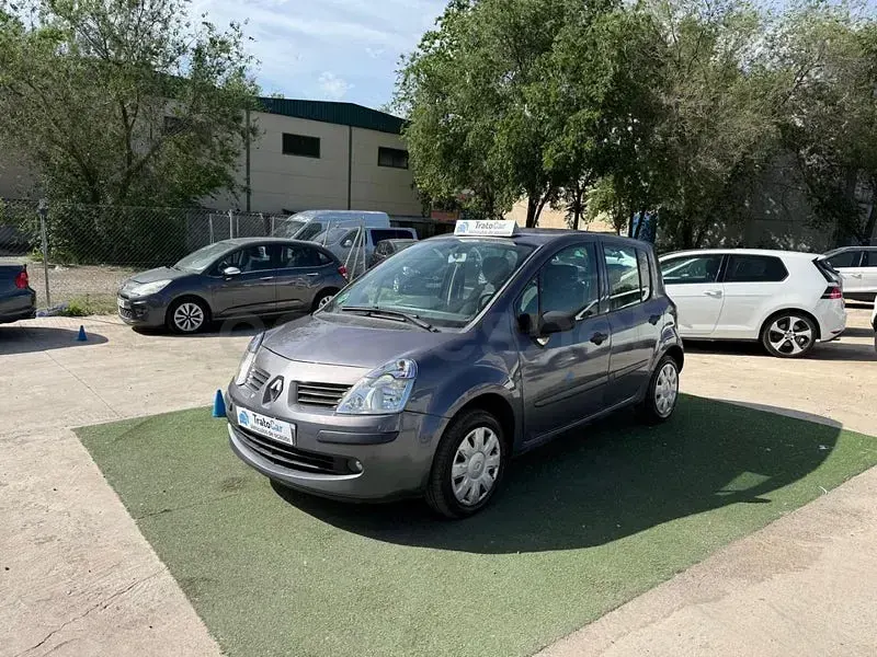 Usado Renault Modus Authentique 75 CV (55 kW) 2006 Gris / plata Monovolumen