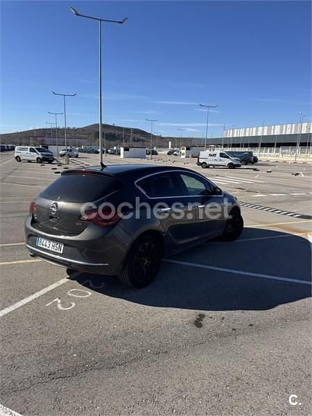 Usado Opel Astra Excellence 165 CV (121 kW) 2013 Gris / plata Berlina