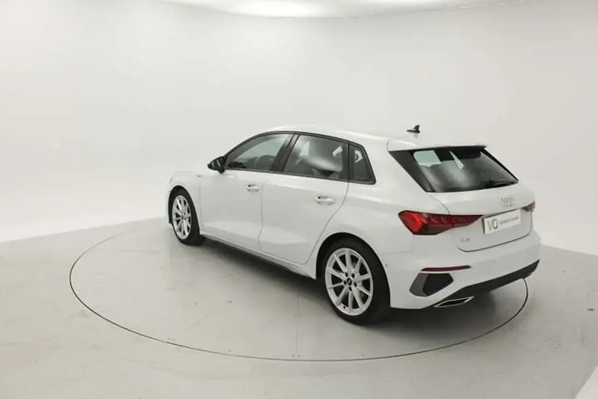 Usado Audi A3 Sportback 150 CV (110 kW) 2023 Blanco Utilitario