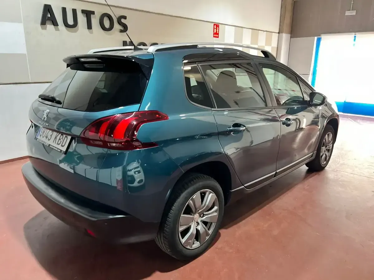 Usado Peugeot 2008 Allure 100 CV (73 kW) 2017 Verde SUV