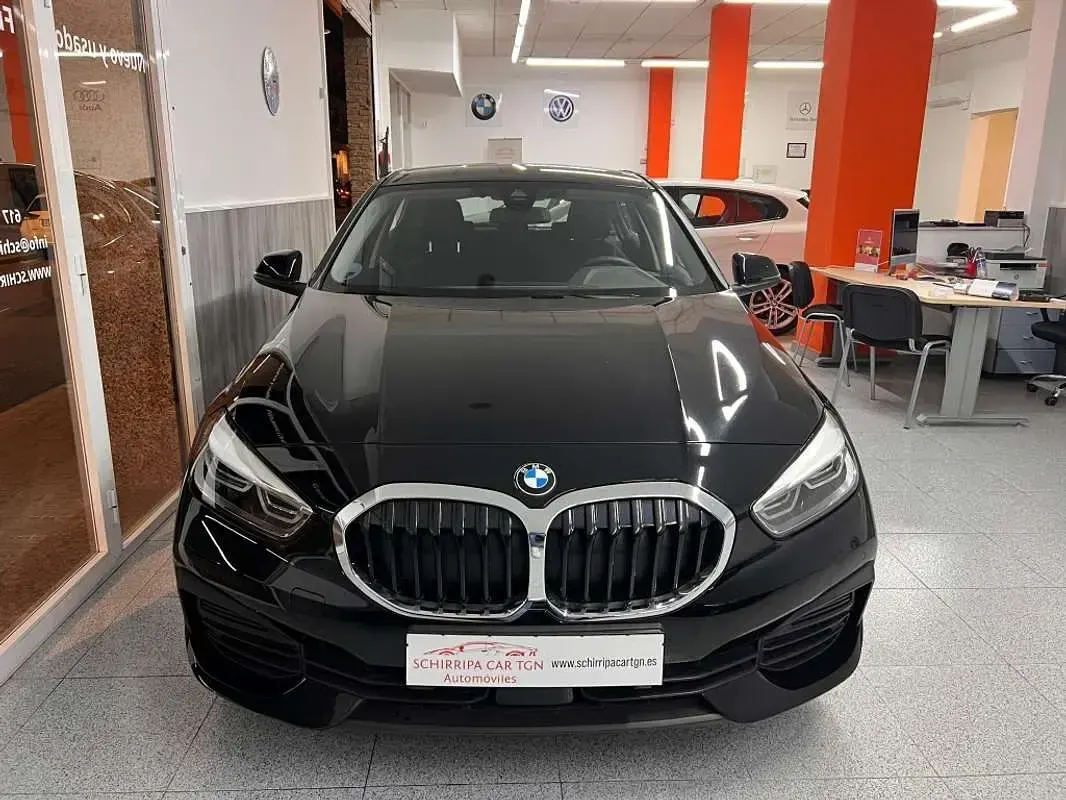 Usado BMW 118 Sport Line 136 CV (100 kW) 2022 Negro Utilitario
