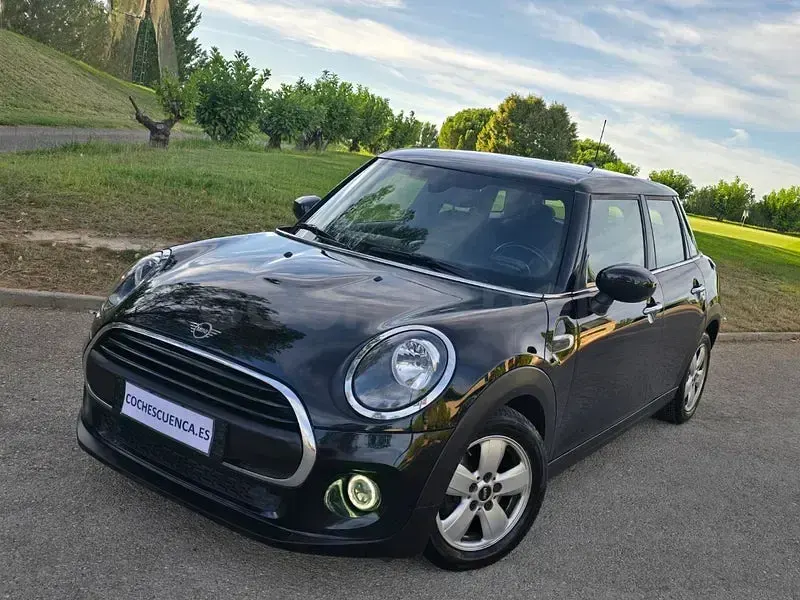 Usado Mini ONE 102 CV (75 kW) 2021 Negro Utilitario