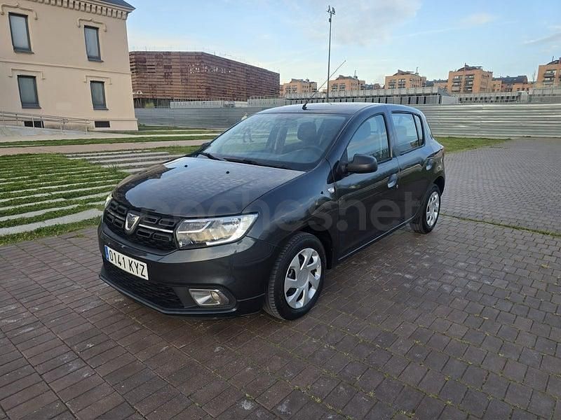 Usado Dacia Sandero Essentiel 90 CV (66 kW) 2019 Gris / plata Berlina