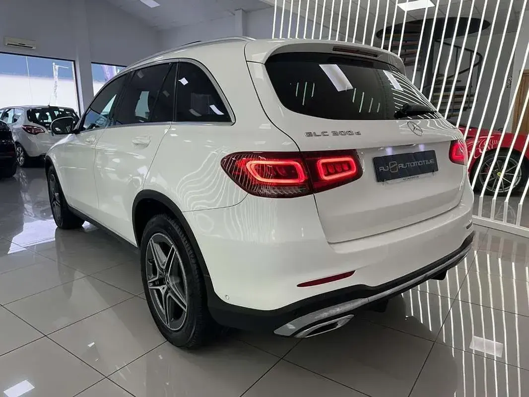 Usado Mercedes GLC300 245 HP (180 kW) 2021 Branco SUV