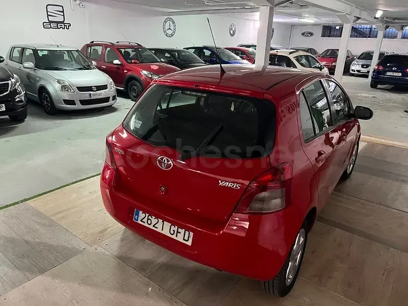 Usado Toyota Yaris 87 CV (63 kW) 2008 Rojo Utilitario