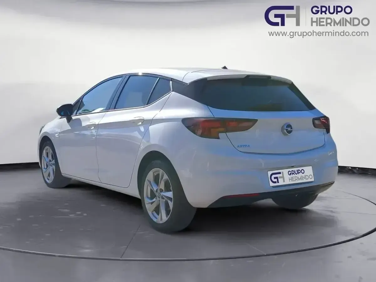 Usado Opel Astra Edition 105 CV (77 kW) 2021 Blanco Berlina