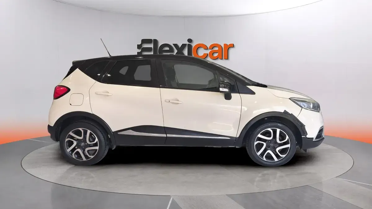Usado Renault Captur Intens 90 CV (66 kW) 2016 Beige SUV