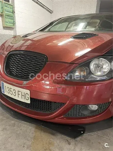 Usado Seat Leon Sport 102 CV (75 kW) 2006 Granate Utilitario