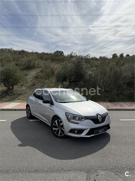 Usado Renault Mégane GrandTour LIMITED 130 CV (95 kW) 2018 Gris / plata Familiar