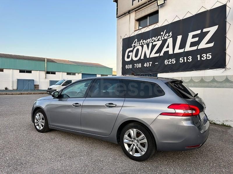Usado Peugeot 308 SW Access 100 CV (73 kW) 2019 Gris / plata Familiar