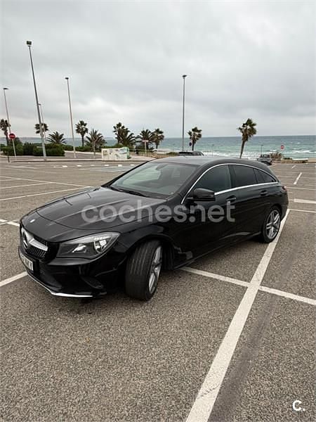 Usado Mercedes CLA200 Shooting Brake Urban 136 CV (100 kW) 2017 Negro Familiar