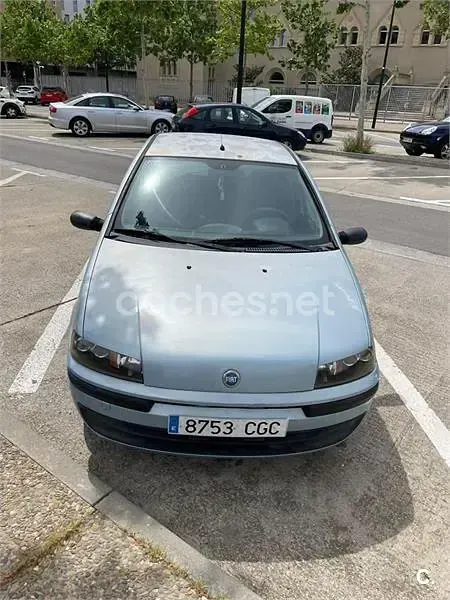Usado Fiat Punto Dynamic 60 CV (44 kW) 2003 Azul Utilitario