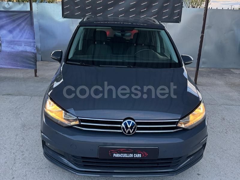 Gris / plata Usado 2022 VW Touran Advance Monovolumen | 28.900 € (Precio justo) - Imagen 1/4