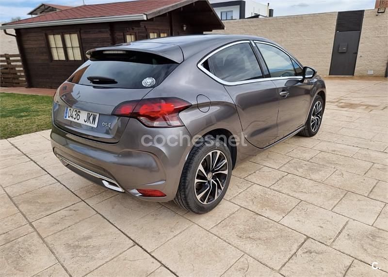 Usado DS Automobiles DS4 Style 120 CV (88 kW) 2015 Gris / plata Berlina