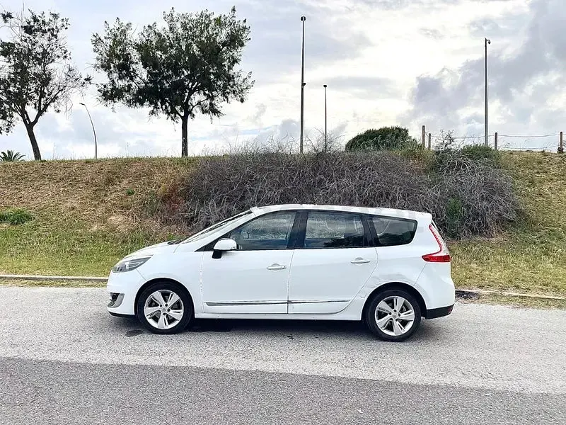 Usado Renault Grand Scénic III Business 110 CV (80 kW) 2013 Blanco Monovolumen