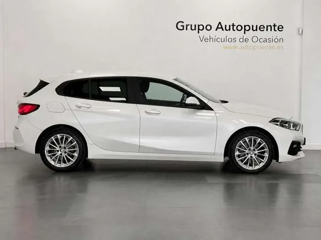 Usado BMW 118 Comfort Edition 150 CV (110 kW) 2021 Blanco Utilitario