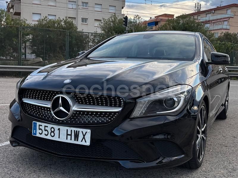 Usado Mercedes CLA200 136 CV (100 kW) 2014 Negro Berlina