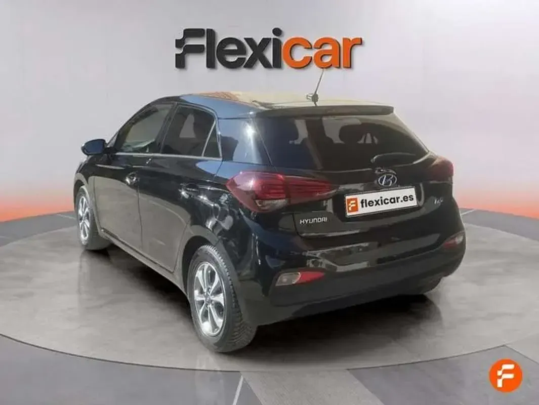 Usado Hyundai i20 99 CV (72 kW) 2020 Negro Utilitario