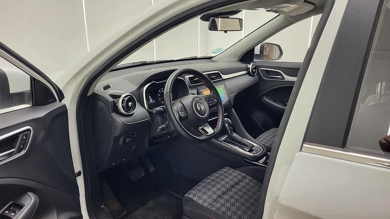 Usado MG ZS Comfort 117 CV (86 kW) 2023 Blanco Berlina