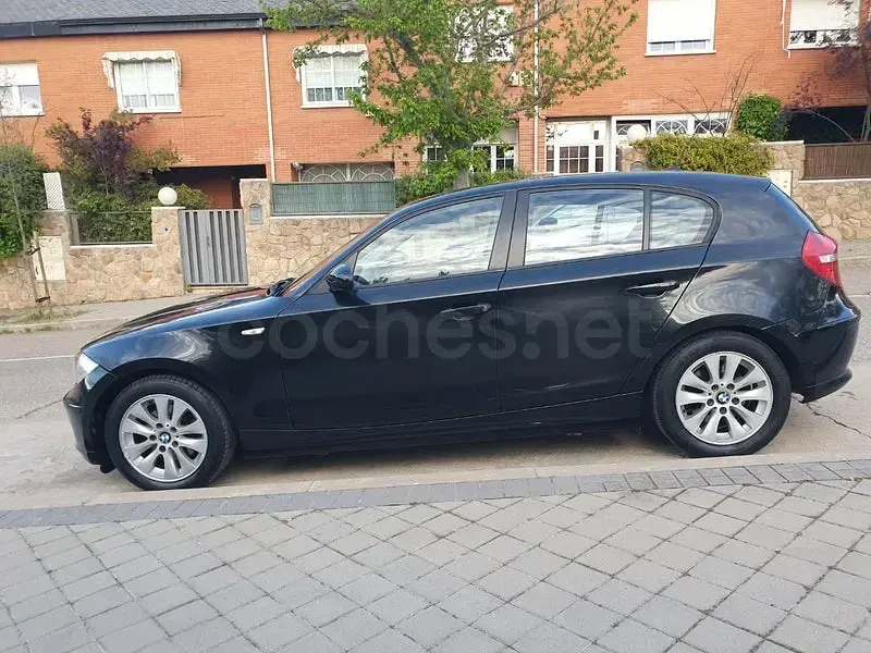 Usado BMW 118 143 CV (105 kW) 2007 Negro Utilitario