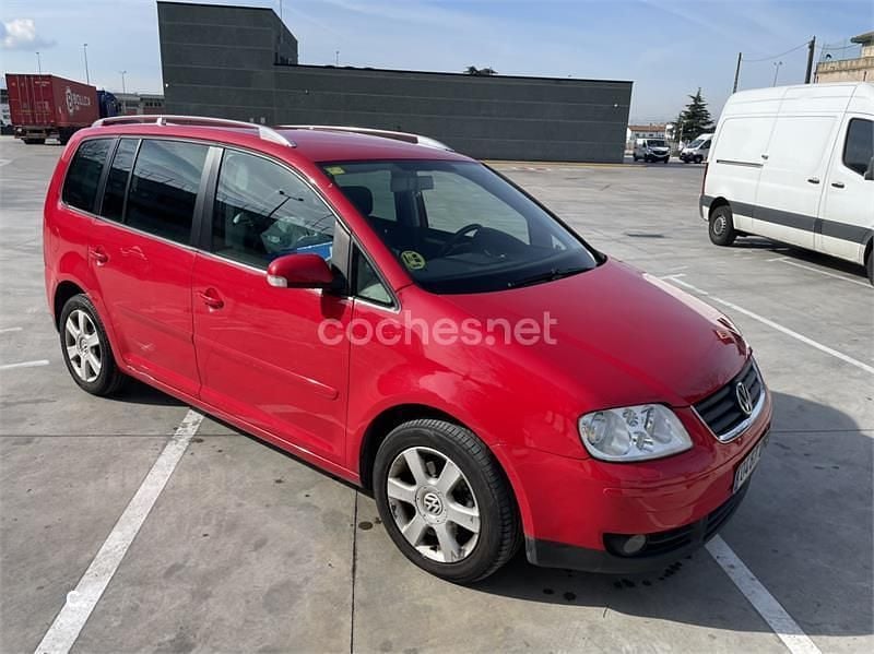 Usado VW Touran Highline 140 CV (102 kW) 2006 Rojo Monovolumen