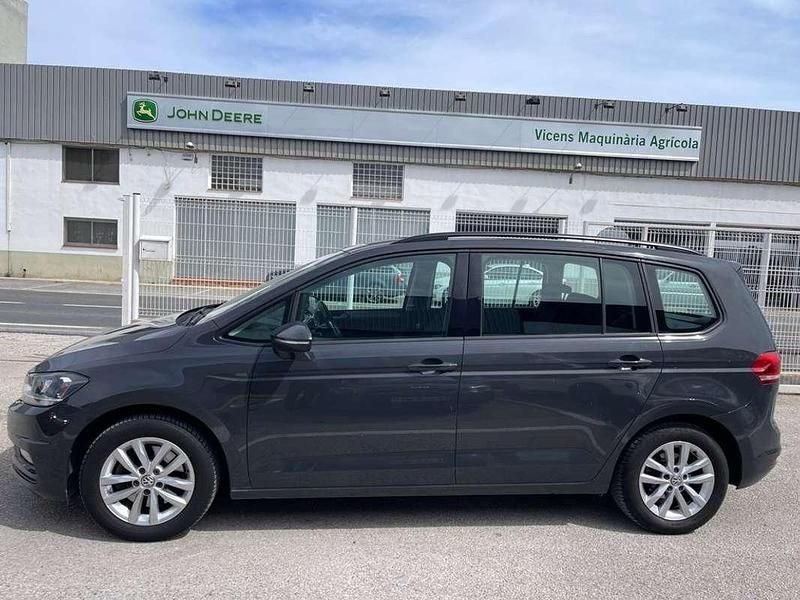 Usado VW Touran Edition 110 CV (80 kW) 2017 Gris Monovolumen