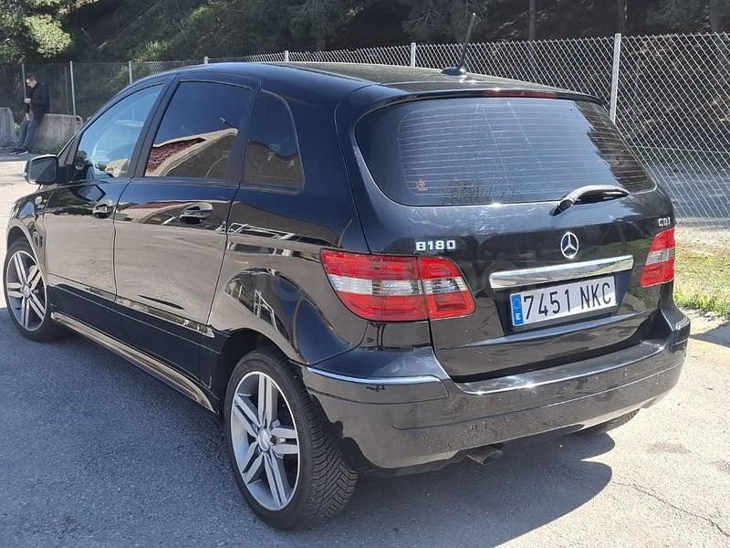 Usado Mercedes B180 109 CV (80 kW) 2011 Negro Monovolumen