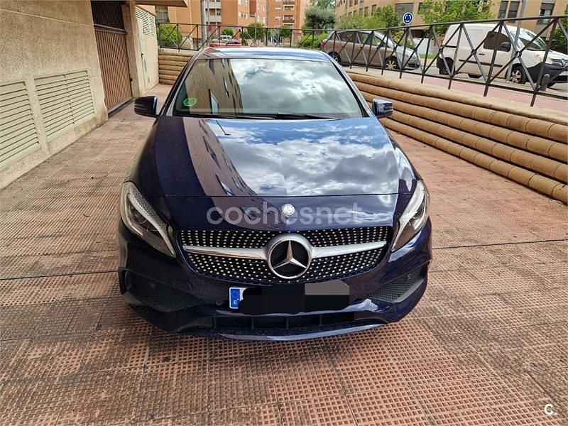 Azul Usado 2017 Mercedes A180 AMG line Berlina | 18.000 € (Precio justo) - Imagen 1/4