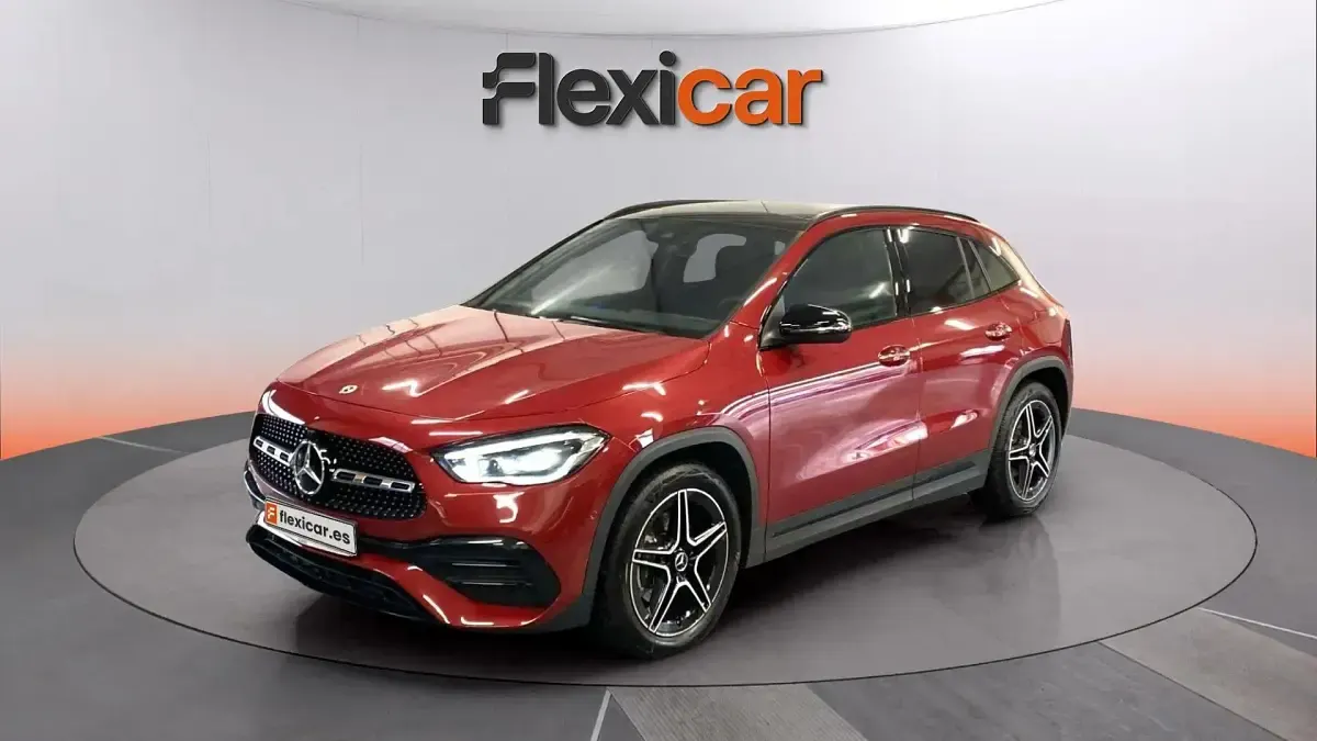 Usado Mercedes GLA200 150 CV (110 kW) 2023 Granate SUV