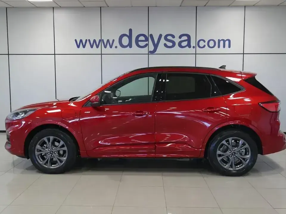 Usado Ford Kuga ST-Line 225 CV (165 kW) 2023 Rojo SUV