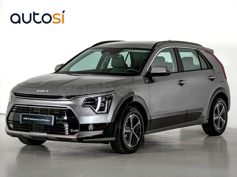 Gris / plata Usado 2025 Kia Niro SUV | 29.790 € (Un poco caro) - Imagen 1/4