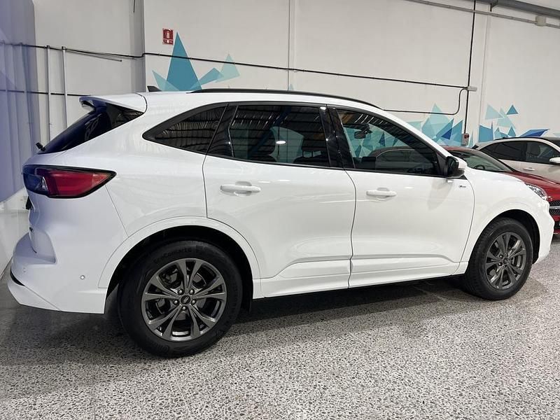 Usado Ford Kuga ST-Line 225 CV (165 kW) 2023 Blanco SUV