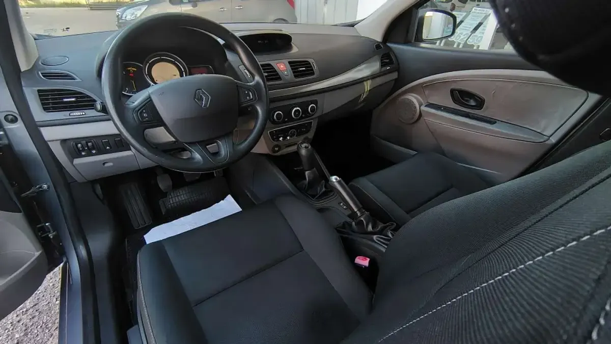 Usado Renault Mégane III 86 CV (63 kW) 2010 Burdeos Utilitario