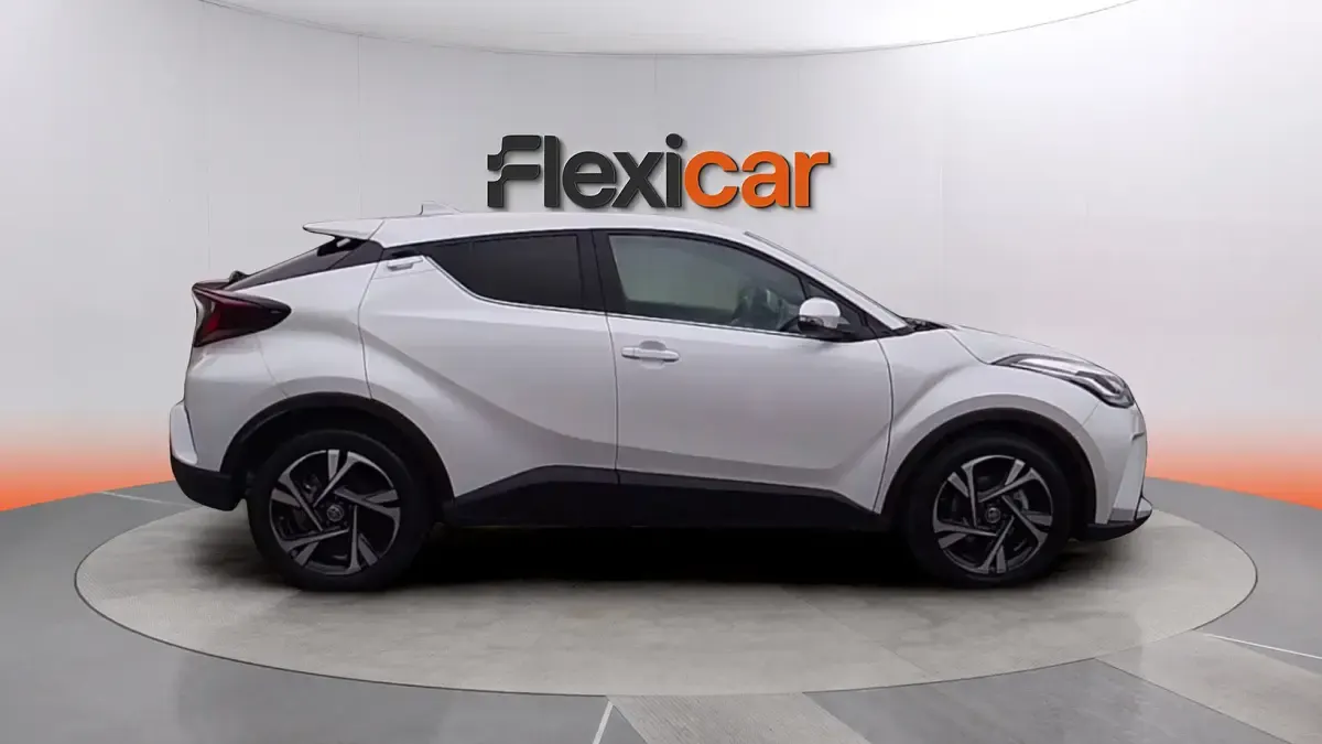 Używany Toyota C-HR Active 122 KM (89 kW) 2022 Biały SUV