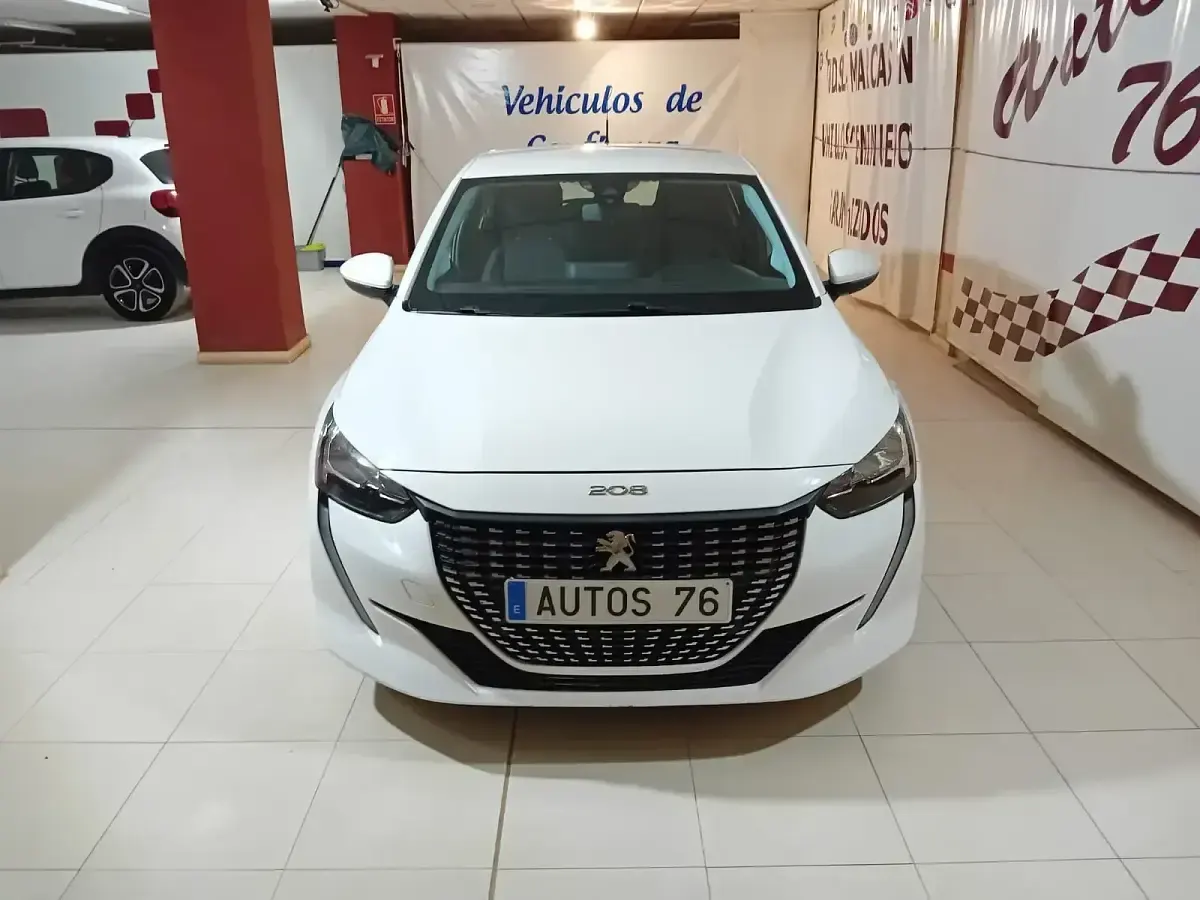 Usado Peugeot 208 Active 100 CV (73 kW) 2021 Blanco Utilitario