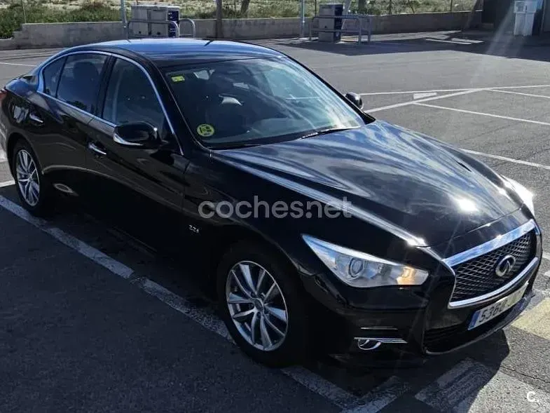 Usado Infiniti Q50 170 CV (125 kW) 2015 Negro Berlina