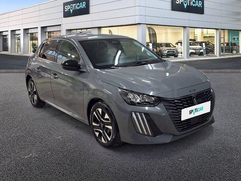 Usado Peugeot 208 Allure 100 CV (73 kW) 2025 Gris Utilitario