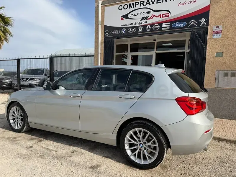 Usado BMW 118 150 CV (110 kW) 2016 Gris / plata Utilitario
