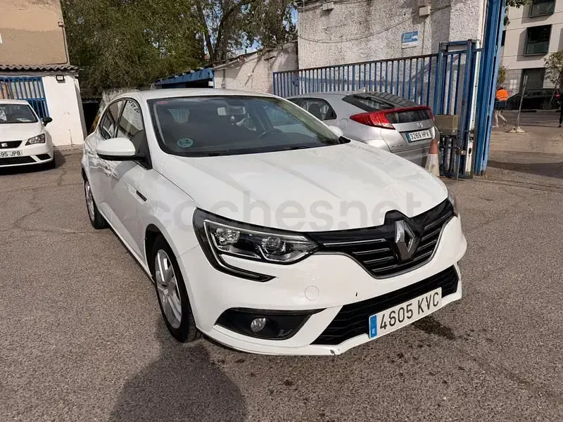 Usado Renault Mégane LIMITED 115 CV (84 kW) 2019 Blanco Berlina