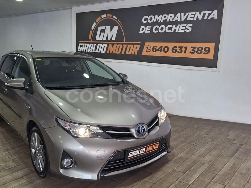 Gris / plata Usado 2014 Toyota Auris Hybrid Berlina | 12.990 € (Precio justo) - Imagen 1/4