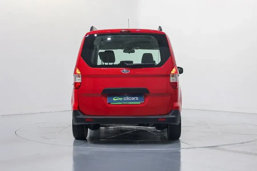 Usado Ford Tourneo Courier Ambiente 100 CV (73 kW) 2019 Rojo Monovolumen