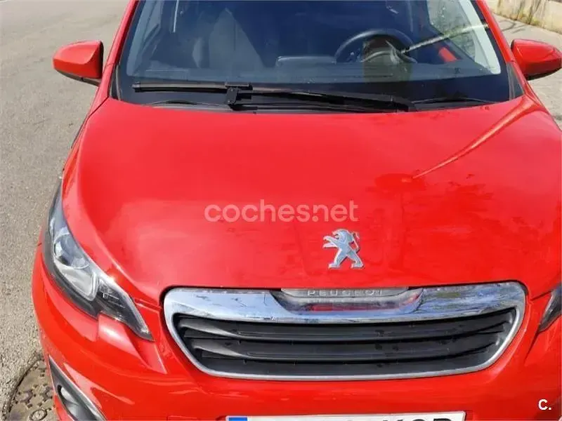 Usado Peugeot 108 Allure 72 CV (52 kW) 2018 Rojo Berlina