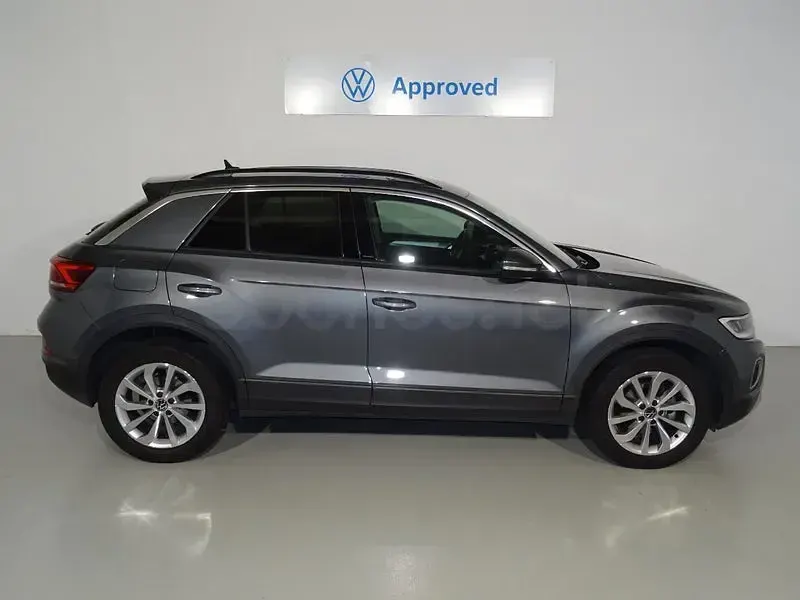 Usado VW T-Roc Life 115 CV (84 kW) 2025 Gris / plata SUV