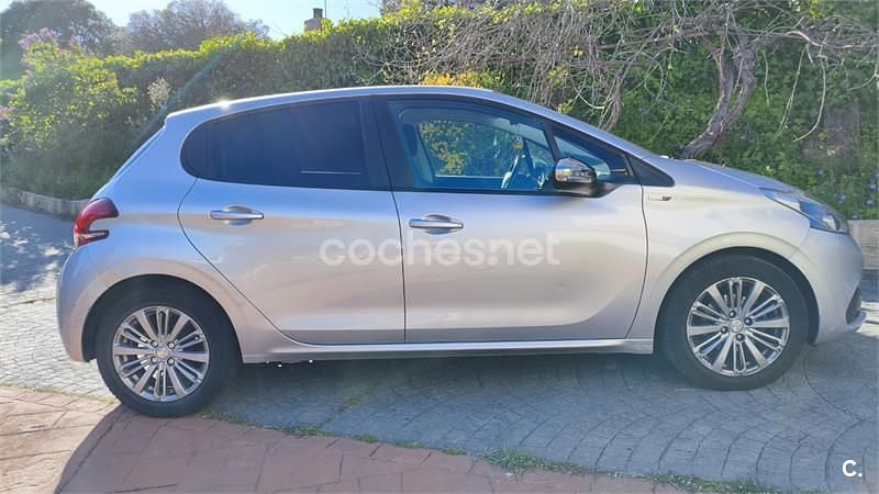 Usado Peugeot 208 Style 82 CV (60 kW) 2017 Gris / plata Utilitario