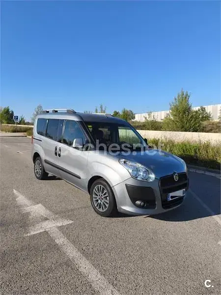 Usado Fiat Doblò Dynamic 90 CV (66 kW) 2012 Azul Monovolumen