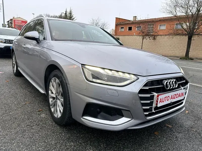 Usado Audi A4 Advanced Plus 163 CV (119 kW) 2023 Gris / plata Familiar