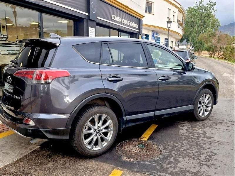 Usado Toyota RAV4 Advance 143 CV (105 kW) 2018 Gris / plata SUV